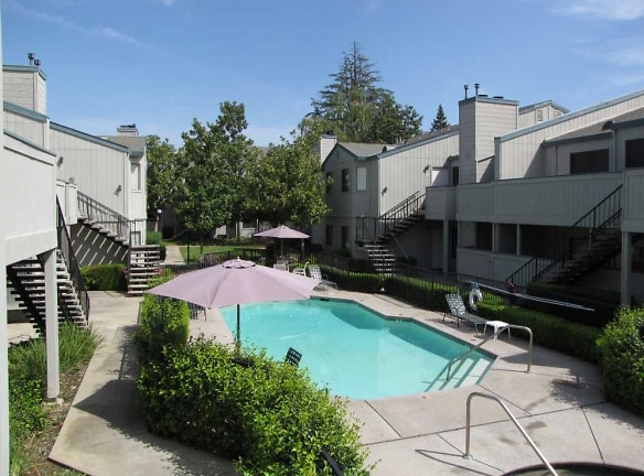 Willow Run Apartments - Carmichael, CA