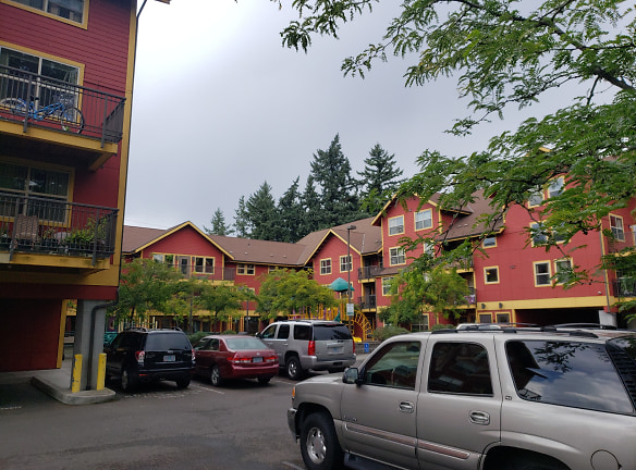 Leander Court Apartments - Portland, OR