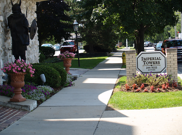 Imperial Tower Apartments - Waukegan, IL