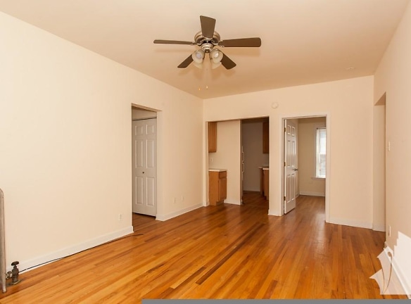 3920 N Pine Grove Ave - Chicago, IL