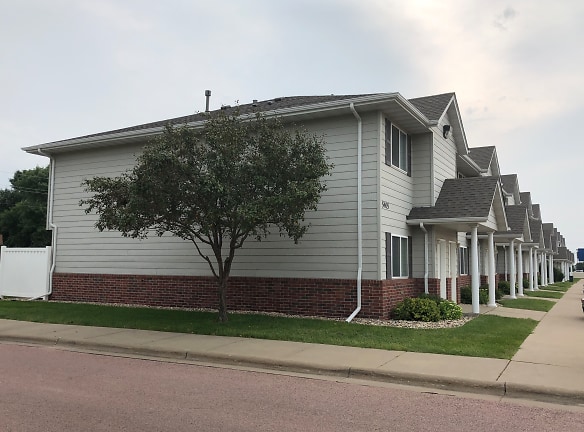 Saddle Creek Townhomes Apartments - Sioux Falls, SD