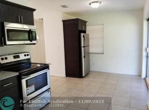 2711 NW 16th Ct - Fort Lauderdale, FL