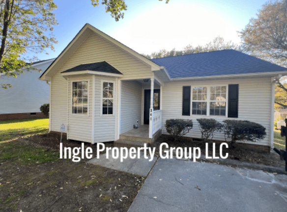 341 N Hickory St - Angier, NC
