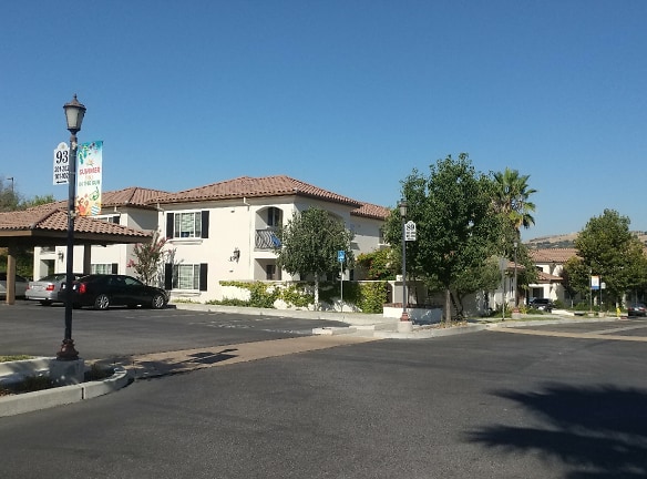 Villa Del Rio Apartments - Paso Robles, CA