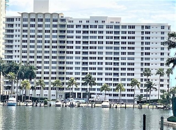 5005 Collins Ave #420 - Miami Beach, FL