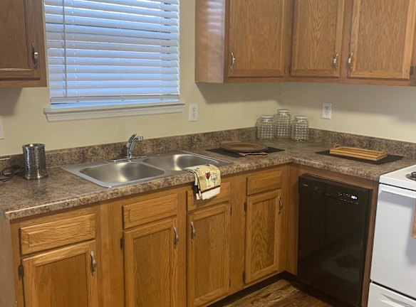 Shawnee Trail Apartments 200 Mount Rushmore Dr Richmond KY