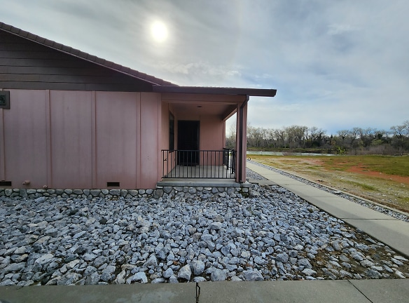 1035 Lakeside Dr unit A - Red Bluff, CA