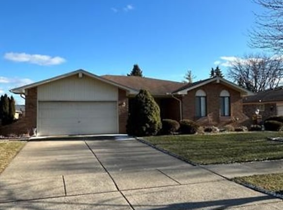 43604 Sunnypoint Dr - Sterling Heights, MI