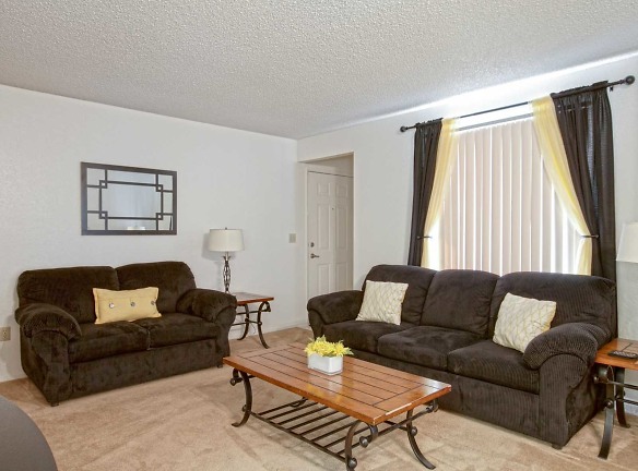 Whispering Meadows Apartments And Suites - Bakersfield, CA