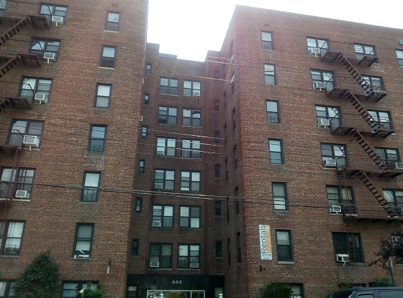 THE NEWPORT Apartments - Brooklyn, NY