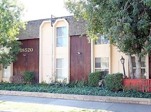 Valley Town House Apartments - Northridge, CA