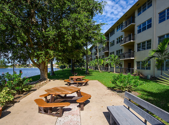 Apartments At Crystal Lake - Pompano Beach, FL