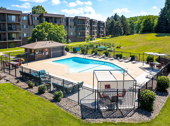 Palisades Apartments - Roseville, MN