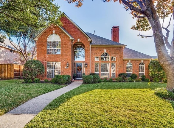 4536 Old Pond Dr - Plano, TX