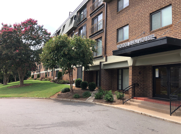 Woodlawn House Apartments - Charlotte, NC
