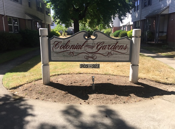 Colonial Gardens Apartments - Portland, OR
