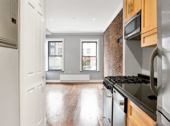 202 E 13th St unit 3C - New York, NY