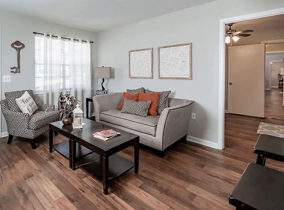 Oakview Apartments - Warner Robins, GA