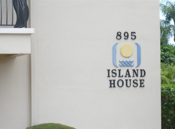 895 S Gulfview Blvd #303 - Clearwater, FL