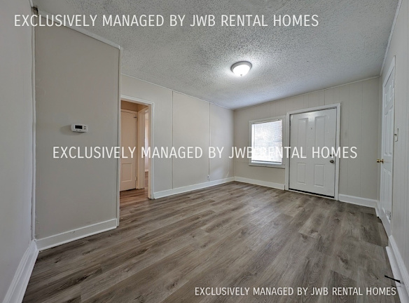 2210 Moncrief Rd - Jacksonville, FL