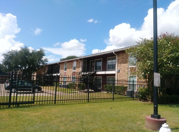 St. James Village Apartments - Houston, TX