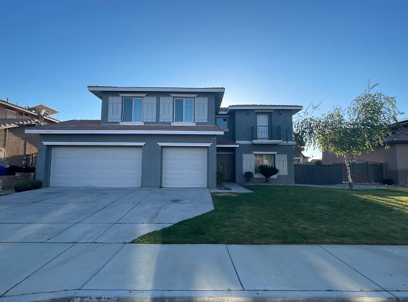 13204 Four Hills Way - Victorville, CA