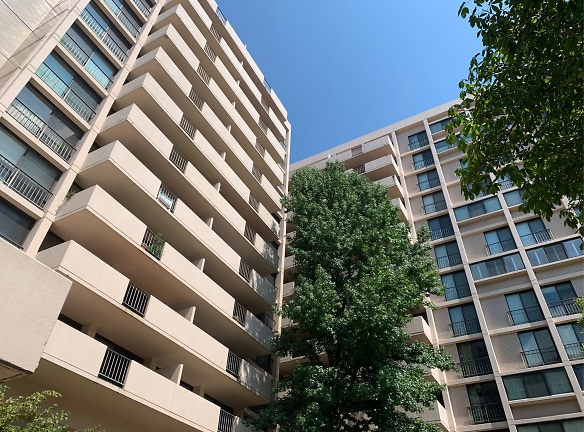 Hyde Park Condominium Apartments - Arlington, VA