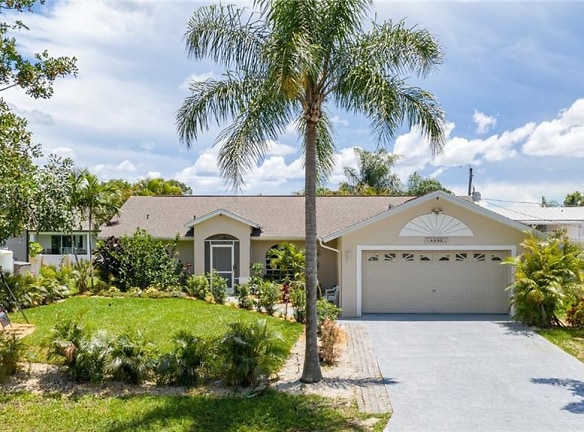 8096 Pelican Rd - Fort Myers, FL