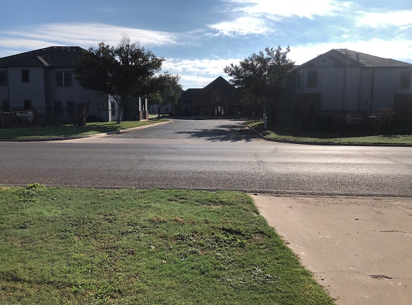 Stonebriar Village Apartments - Plainview, TX