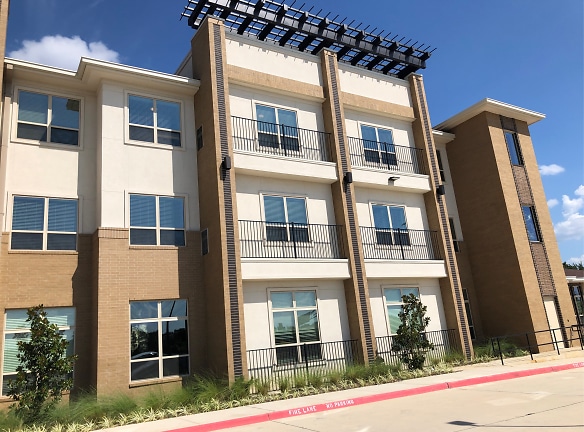 Heartis Mid Cities Apartments - Bedford, TX