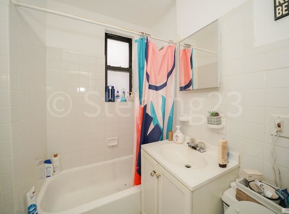 24-15 41st St unit 2R - Queens, NY