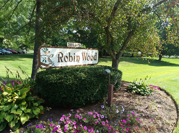 Robinwood Apartments - Stow, OH