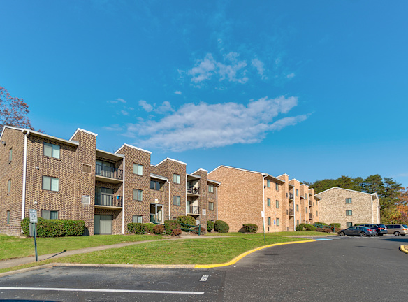 Mallard Courts Apartments - Alexandria, VA