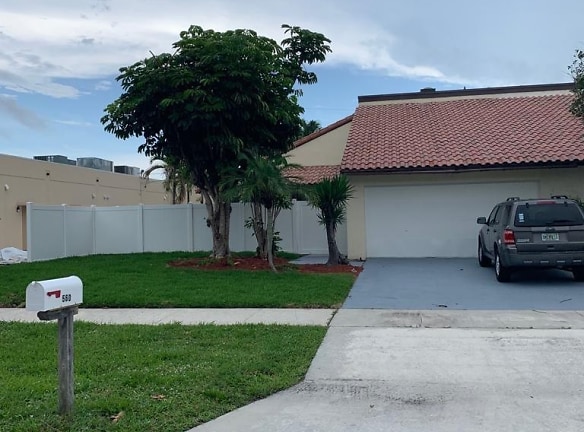 560 NE 48th St - Boca Raton, FL