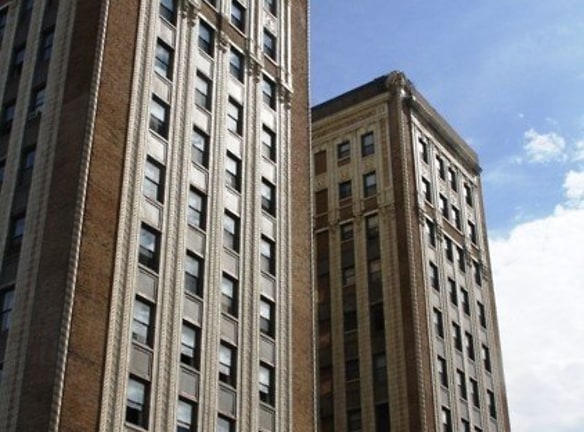 Sheridan Plaza Apartments - Chicago, IL