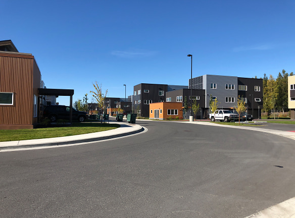 Grass Creek North I Townhomes Apartments - Anchorage, AK