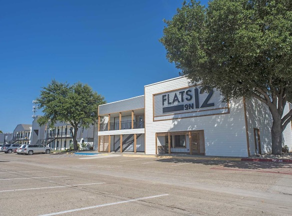 Flats On 12 - College Station, TX