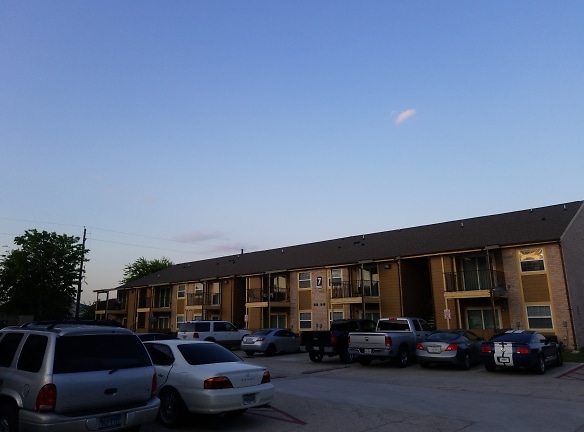 Royal De Ville Apartments - Houston, TX
