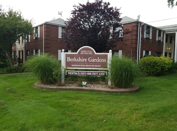 Berkshire Gardens Apartments - Hackensack, NJ