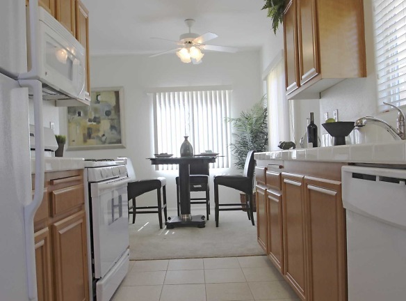 Andalusia Apartments - Victorville, CA