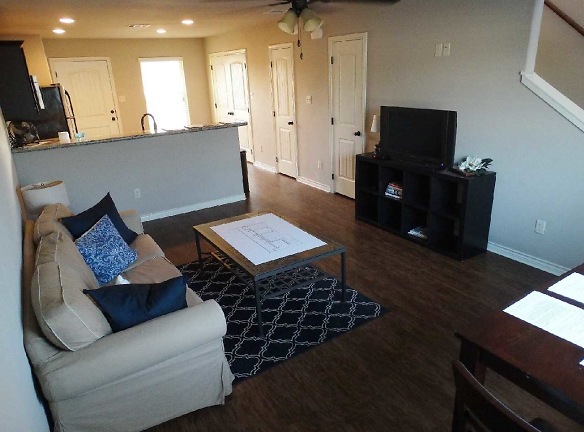 South College Townhomes - Bryan, TX