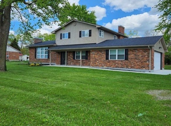 6500 Winfield Ln - Middletown, OH