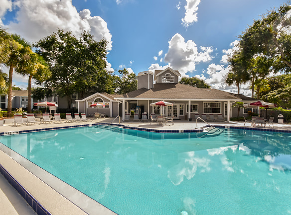 Colonial Pointe Apartments - Orlando, FL