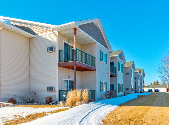 Long Lake Apartments - Detroit Lakes, MN