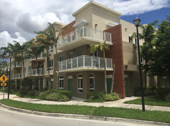 Woodside Oaks Apartments - Homestead, FL