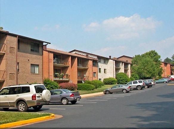 Gainsborough Court Apartments - Fairfax, VA