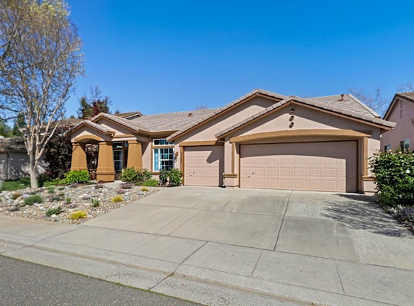 9296 Crosscourt Way - Elk Grove, CA