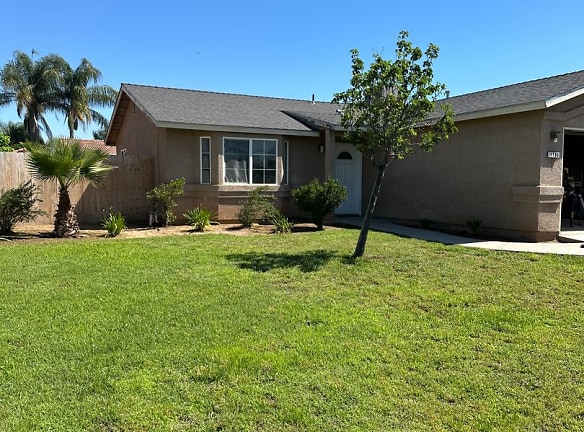 1785 Hoover Ave - Madera, CA