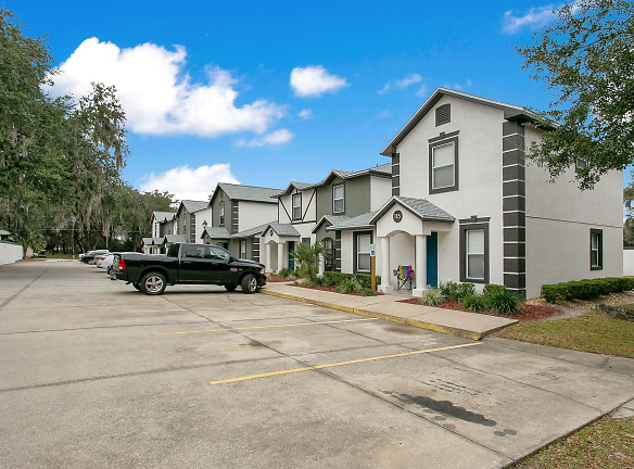 Village Park Townhomes Apartments - Lady Lake, FL