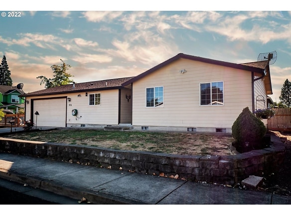503 S 9th St - Creswell, OR